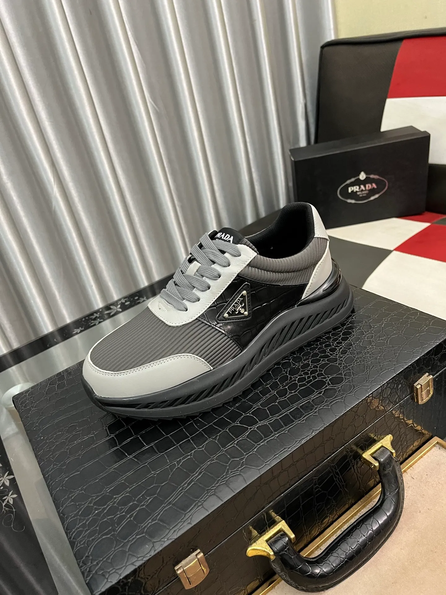 Men's shoes 💰458⌚️⌚️[PRADA] Prada Hong Kong counter casual shoes, counter quality, high-quality workmanship, uppers made of imported breathable fly-knit mesh fabric, comfortable and breathable lining, original air-cushion elastic outsole, casual fashion, high-end quality, size: 38-444️⃣Colors available